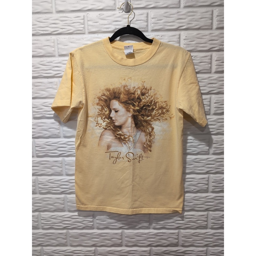 Vintage Taylor Swift Fearless Tour Shirt Size Small Anvil Yellow Concert Tee Y2K